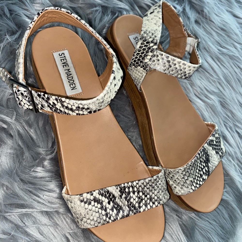 Steve Madden Snakeskin Sandals 8
